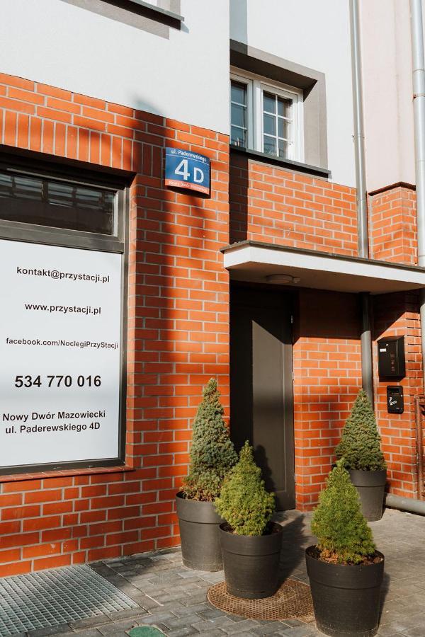 Noclegi Przy Stacji Nowy Dwór Mazowiecki Exteriér fotografie