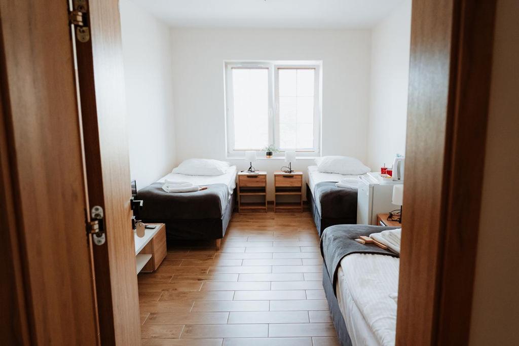 Noclegi Przy Stacji Nowy Dwór Mazowiecki Exteriér fotografie