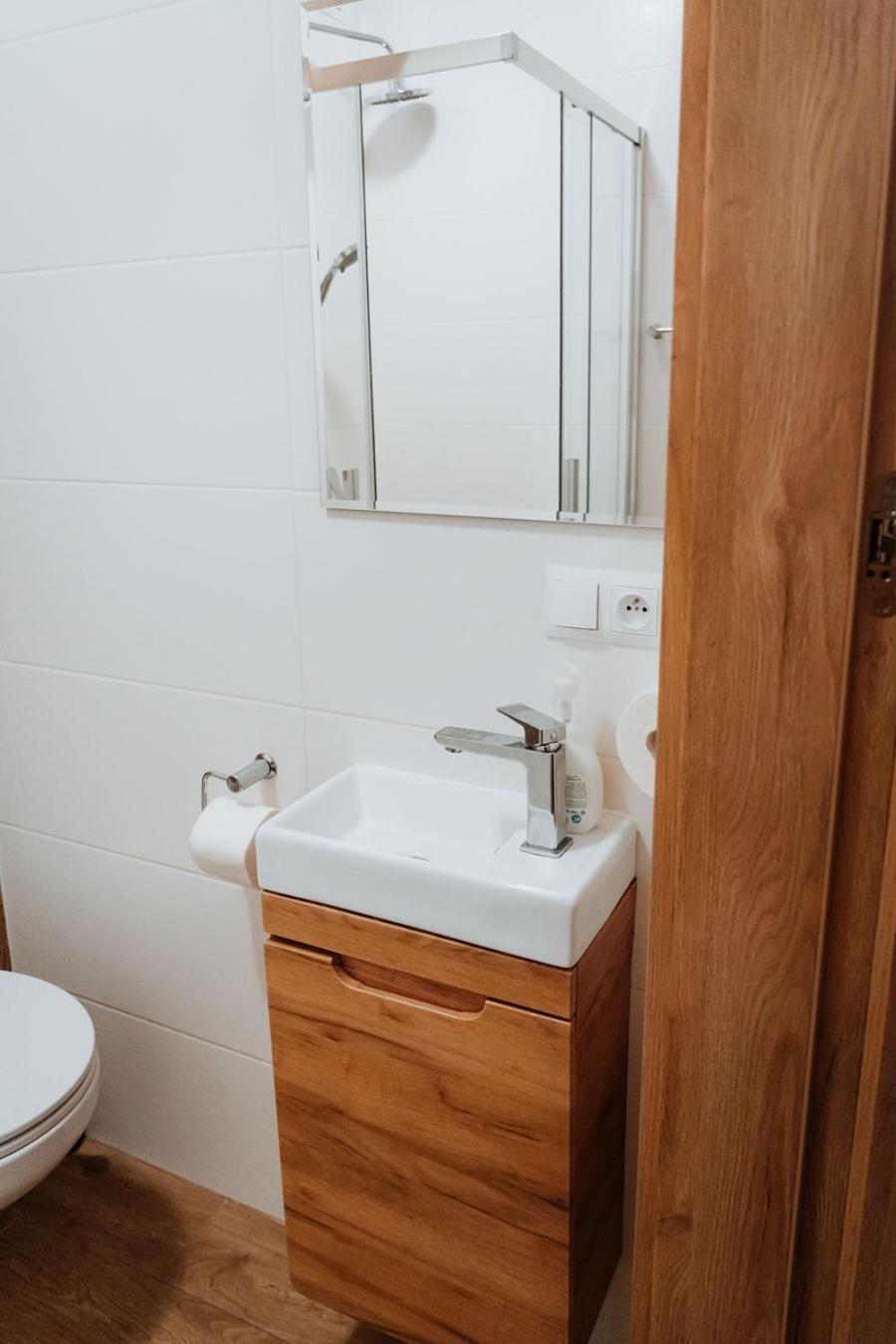 Noclegi Przy Stacji Nowy Dwór Mazowiecki Exteriér fotografie